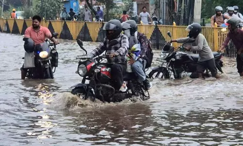 अवैध निर्माण, पीजी बूम से जलभराव और बिगड़ा अवैध निर्माण, पीजी बूम से जलभराव और बिगड़ा