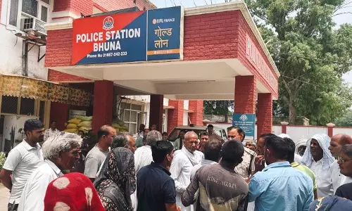 तालाब में प्लंबर का शव मिलने से फतेहाबाद गांव में तनाव तालाब में प्लंबर का शव मिलने से फतेहाबाद गांव में तनाव