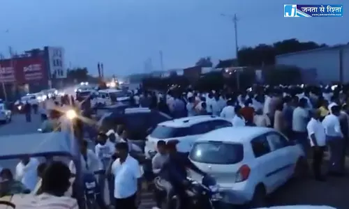पूर्व गृहमंत्री के समर्थकों ने किया हाईवे जाम, SP और एएसपी समेत कई पुलिसकर्मी घायल पूर्व गृहमंत्री के समर्थकों ने किया हाईवे जाम, SP और एएसपी समेत कई पुलिसकर्मी घायल
