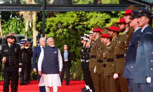 पीएम मोदी का ऑकलैंड के गवर्नमेंट हाउस में पारंपरिक माओरी पोहिरी के साथ हुआ औपचारिक स्वागत
