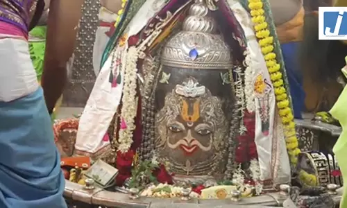 बेल पत्र, भांग-चन्दन, रजत मुकुट और रुद्राक्ष की माला से बाबा महाकाल का शृंगार, की गई भस्म आरती