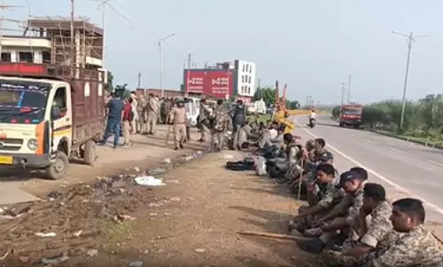मध्य प्रदेश: दतिया में 12 घंटे के बाद चक्काजाम को समाप्त किया गया, एएसपी समेत कई अधिकारी चोटिल मध्य प्रदेश: दतिया में 12 घंटे के बाद चक्काजाम को समाप्त किया गया, एएसपी समेत कई अधिकारी चोटिल