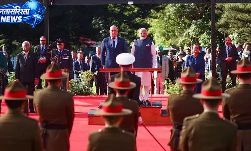 न्यूजीलैंड पहुंचे PM, ऑकलैंड में गार्ड ऑफ ऑनर से स्वागत न्यूजीलैंड पहुंचे PM, ऑकलैंड में गार्ड ऑफ ऑनर से स्वागत