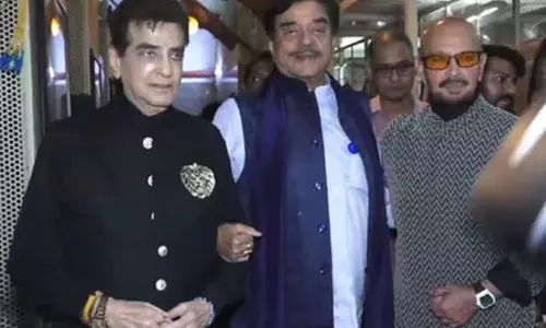 हेमा मालिनी के 60 साल के फिल्मी सफर के जश्न में साथ नजर आए जितेंद्र, शत्रुघ्न सिन्हा और राकेश रोशन हेमा मालिनी के 60 साल के फिल्मी सफर के जश्न में साथ नजर आए जितेंद्र, शत्रुघ्न सिन्हा और राकेश रोशन