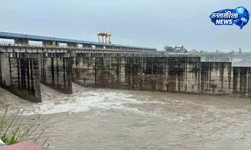 Yamunanagar यमुना में पानी की आवक तेज, बैराज पर 50,640 क्यूसेक दर्ज