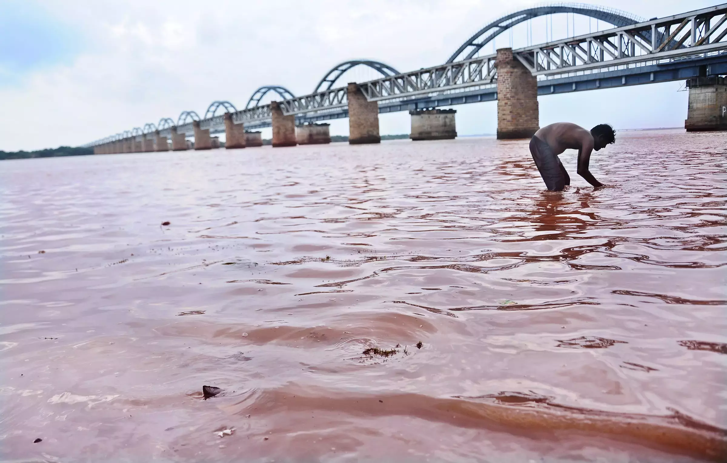 Andhra: गोदावरी में बाढ़ घटी, जिले अलर्ट पर Andhra: गोदावरी में बाढ़ घटी, जिले अलर्ट पर