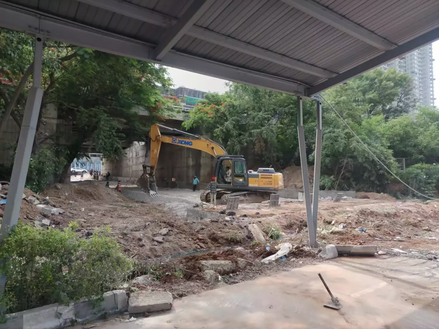 साइकिल चालकों ने टूटे हुए ORR सौर-छत वाले ट्रैक की तत्काल बहाली की मांग की साइकिल चालकों ने टूटे हुए ORR सौर-छत वाले ट्रैक की तत्काल बहाली की मांग की
