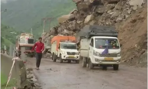 Mandi: भूस्खलन से मंडी-मनाली फोरलेन ठप, मंडी-पठानकोट मार्ग भी बंद