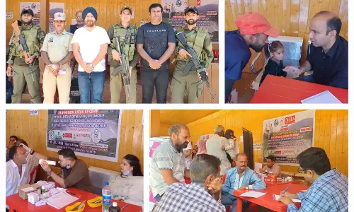 Jammu: बहु-विशेषज्ञ चिकित्सा शिविर में उमड़ी भीड़, सैकड़ों मरीजों का उपचार