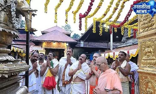 Kerala : मुख्यमंत्री वी.डी. सतीशन ने कोल्लूर मूकाम्बिका मंदिर में की पूजा-अर्चना Kerala : मुख्यमंत्री वी.डी. सतीशन ने कोल्लूर मूकाम्बिका मंदिर में की पूजा-अर्चना