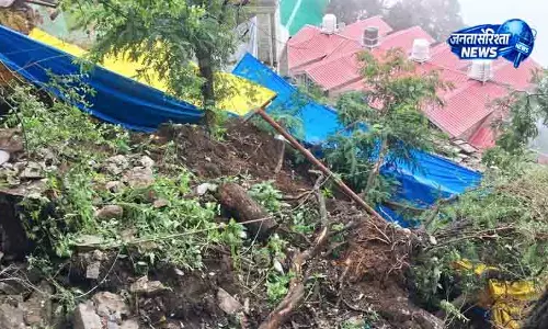 Shimla में लैंडस्लाइड का खतरा, भारी बारिश का अलर्ट Shimla में लैंडस्लाइड का खतरा, भारी बारिश का अलर्ट