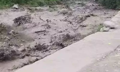 Kullu में नदियां उफान पर, अलर्ट जारी Kullu में नदियां उफान पर, अलर्ट जारी