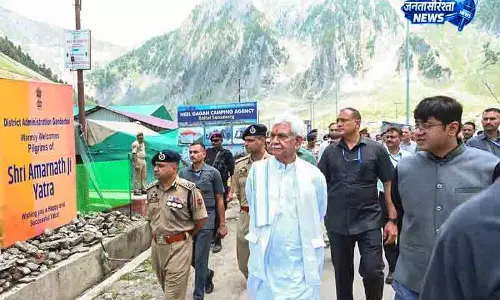 Jammu 8 दिनों में 2 लाख श्रद्धालु करेंगे अमरनाथ दर्शन: LG सिन्हा Jammu 8 दिनों में 2 लाख श्रद्धालु करेंगे अमरनाथ दर्शन: LG सिन्हा