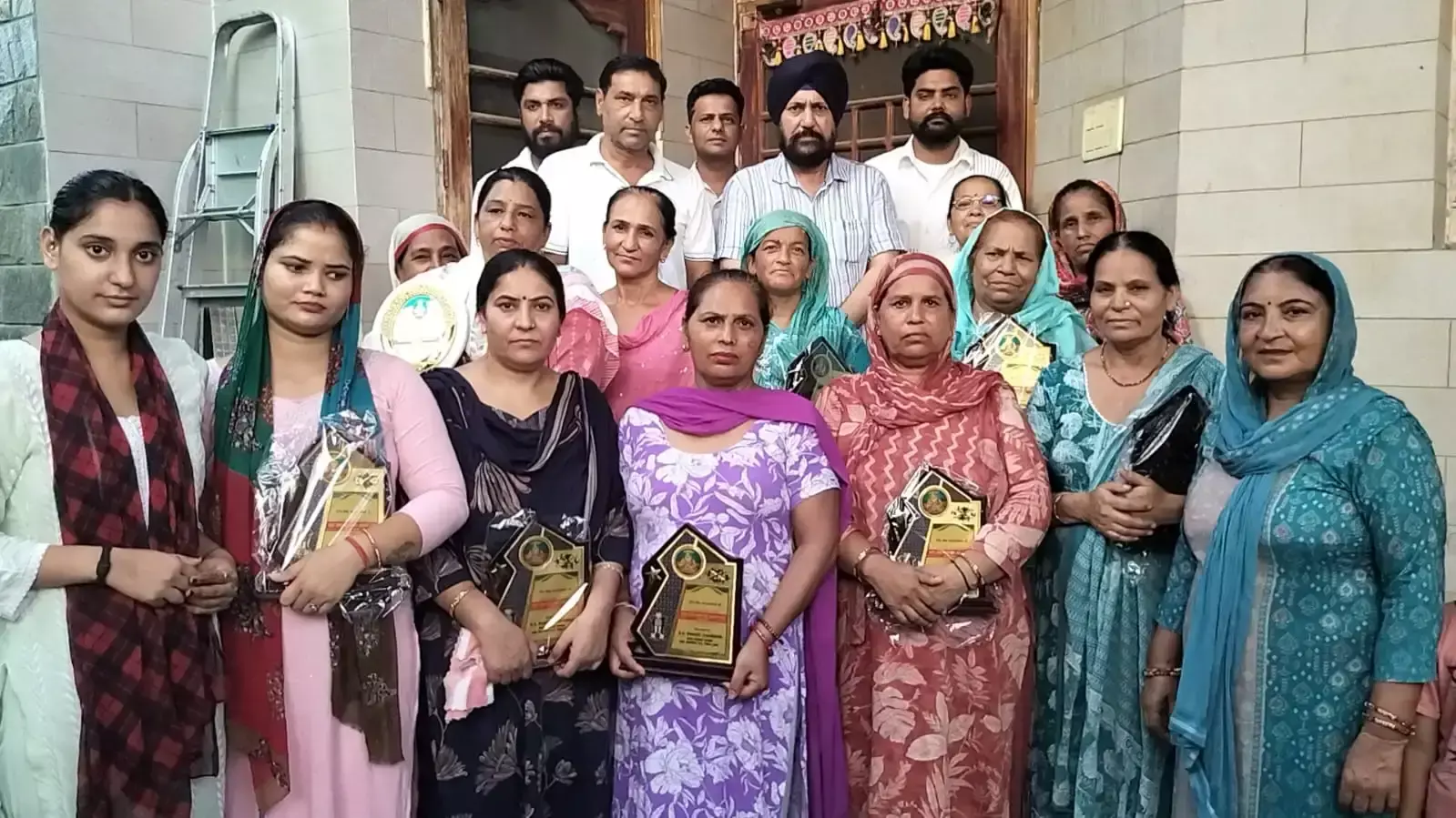 Jammu: सामाजिक सेवा में उल्लेखनीय योगदान देने वाली महिलाओं को मिला सम्मान Jammu: सामाजिक सेवा में उल्लेखनीय योगदान देने वाली महिलाओं को मिला सम्मान