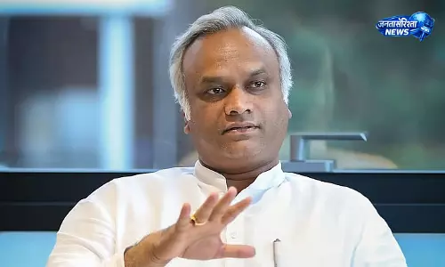 बिटकॉइन घोटाला: अधिकारियों पर कार्रवाई पर खड़गे का बड़ा बयान बिटकॉइन घोटाला: अधिकारियों पर कार्रवाई पर खड़गे का बड़ा बयान
