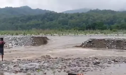 पहली ही बारिश में टूटा कोसी नदी का डायवर्जन बंधा, चुकुम गांव पर मंडराया कटाव का खतरा पहली ही बारिश में टूटा कोसी नदी का डायवर्जन बंधा, चुकुम गांव पर मंडराया कटाव का खतरा