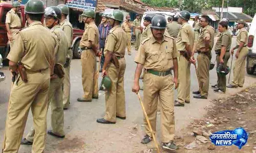 Brahmapur 24 गिरफ्तार, भारी मात्रा में अवैध विस्फोटक जब्त Brahmapur 24 गिरफ्तार, भारी मात्रा में अवैध विस्फोटक जब्त
