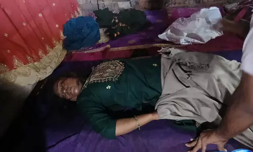 Deoband में सनसनीखेज मामला, घर के अंदर मिला महिला का शव Deoband में सनसनीखेज मामला, घर के अंदर मिला महिला का शव