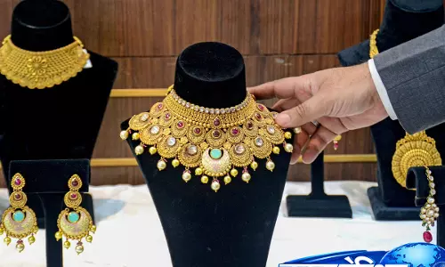 Gold -चांदी की चमक फीकी, कीमतों में भारी गिरावट Gold -चांदी की चमक फीकी, कीमतों में भारी गिरावट