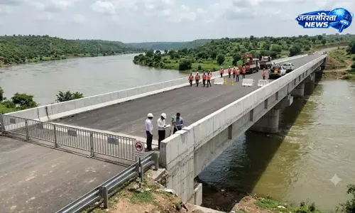 Chambal पुल की मरम्मत पूरी, तकनीकी जांच के बाद दो-तीन दिन में बड़े वाहनों की आवाजाही होगी शुरू Chambal पुल की मरम्मत पूरी, तकनीकी जांच के बाद दो-तीन दिन में बड़े वाहनों की आवाजाही होगी शुरू