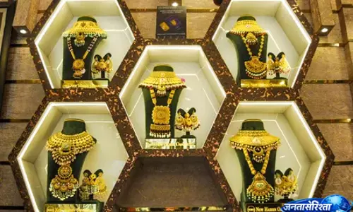 Global तनाव के बीच सोना-चांदी सस्ता, जानें बाजार का ताजा हाल Global तनाव के बीच सोना-चांदी सस्ता, जानें बाजार का ताजा हाल