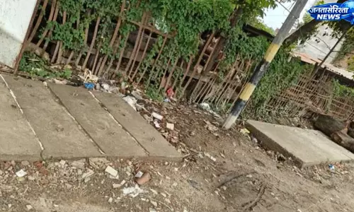 Bihar : छपरा में ड्रेनेज योजना धीमी, इस मानसून भी जलजमाव का खतरा Bihar : छपरा में ड्रेनेज योजना धीमी, इस मानसून भी जलजमाव का खतरा