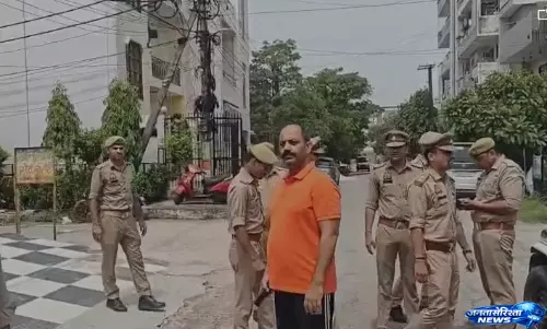 Hindu रक्षा दल प्रमुख को पुलिस ने किया नजरबंद, मेरठ जाने से रोका Hindu रक्षा दल प्रमुख को पुलिस ने किया नजरबंद, मेरठ जाने से रोका