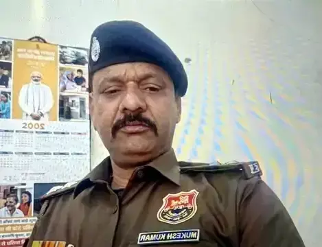 Faridabad: गार्ड ऑफ ऑनर के साथ सब-इंस्पेक्टर को अंतिम सलाम Faridabad: गार्ड ऑफ ऑनर के साथ सब-इंस्पेक्टर को अंतिम सलाम