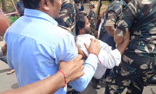 जवाहर नगर एंटी-डंपिंग यार्ड में विरोध प्रदर्शन के दौरान एहतियातन गिरफ्तारियां हुईं जवाहर नगर एंटी-डंपिंग यार्ड में विरोध प्रदर्शन के दौरान एहतियातन गिरफ्तारियां हुईं