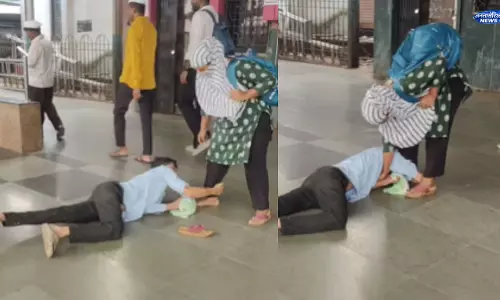बोरीवली रेलवे स्टेशन पर अजीबोगरीब घटना का वीडियो वायरल बोरीवली रेलवे स्टेशन पर अजीबोगरीब घटना का वीडियो वायरल