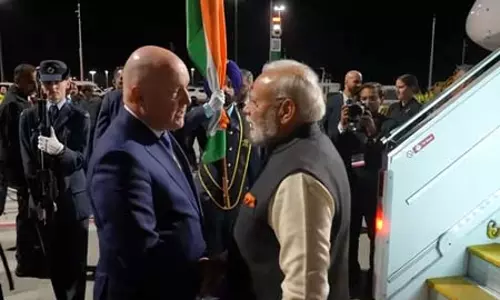 न्यूजीलैंड का सफल दौरा संपन्न कर पीएम मोदी स्वदेश रवाना न्यूजीलैंड का सफल दौरा संपन्न कर पीएम मोदी स्वदेश रवाना