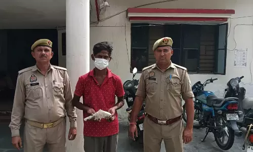 Noida, में पुलिस की ताबड़तोड़ कार्रवाई, अवैध हथियार और गांजा बरामद Noida, में पुलिस की ताबड़तोड़ कार्रवाई, अवैध हथियार और गांजा बरामद