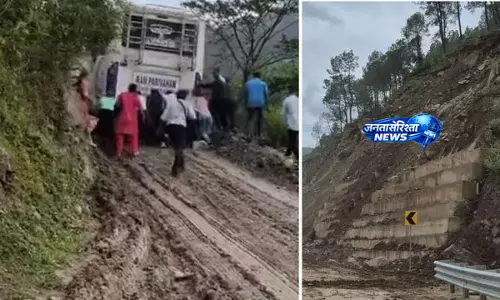 पठानकोट-मंडी हाईवे पर वैकल्पिक मार्ग बना मुसीबत, कीचड़ में फंस रहे वाहन पठानकोट-मंडी हाईवे पर वैकल्पिक मार्ग बना मुसीबत, कीचड़ में फंस रहे वाहन