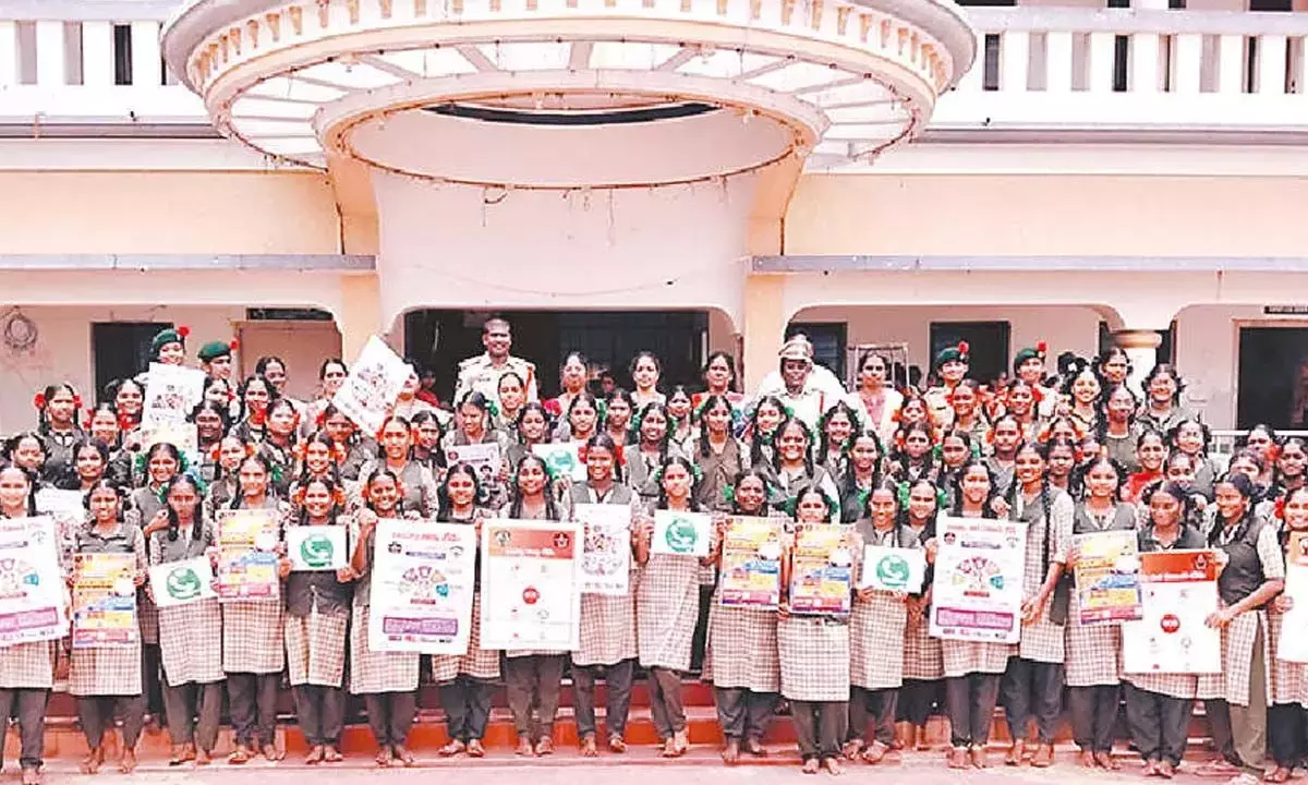 Andhra: शक्ति एप पर विद्यार्थियों को किया जागरूक Andhra: शक्ति एप पर विद्यार्थियों को किया जागरूक