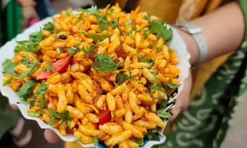 10 minutes में तैयार करें चटपटी झालमुड़ी, स्नैक टाइम बनेगा खास 10 minutes में तैयार करें चटपटी झालमुड़ी, स्नैक टाइम बनेगा खास