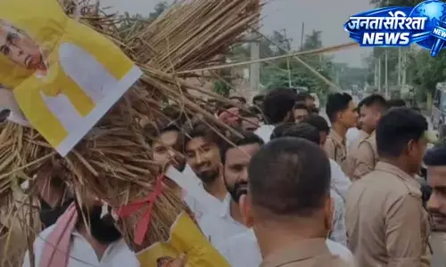 बलिया में ओमप्रकाश राजभर के खिलाफ सपा का विरोध प्रदर्शन