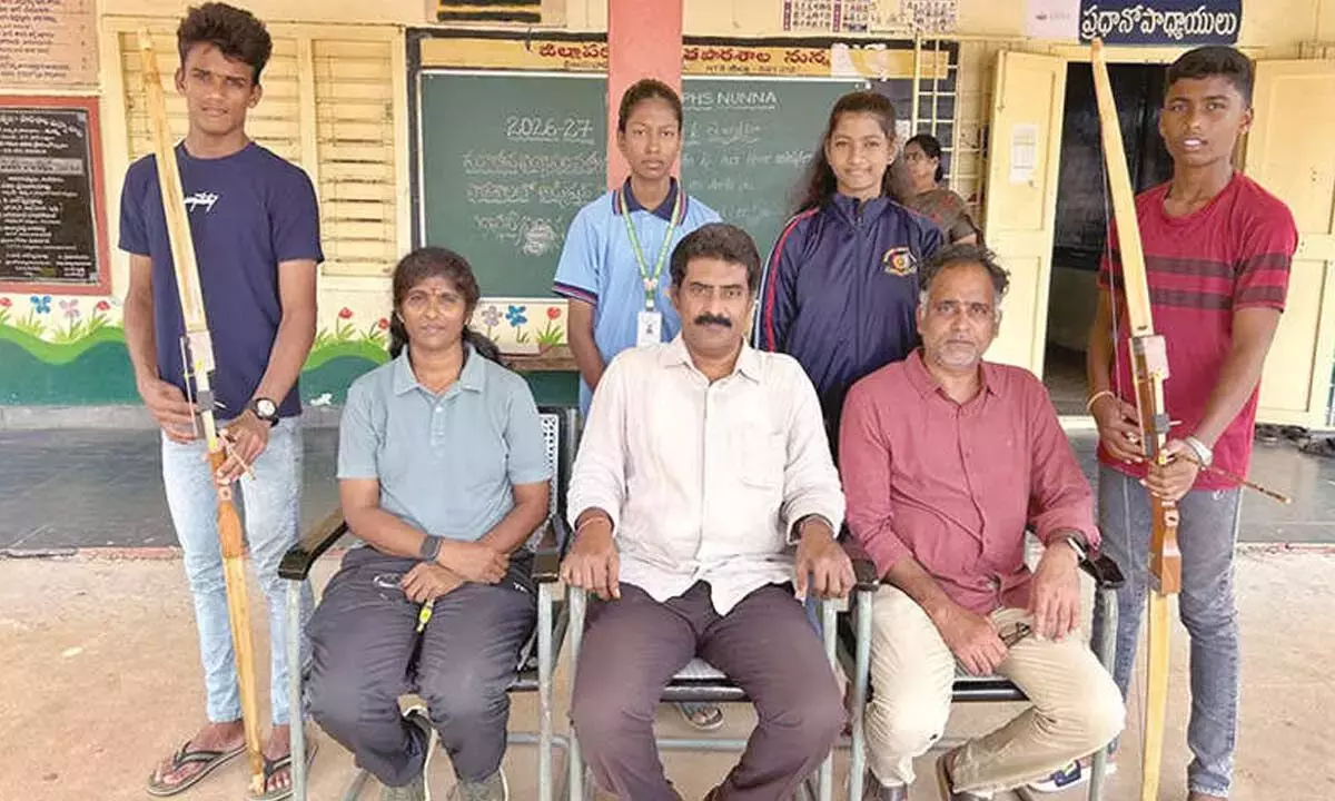 Andhra: तीरंदाजी चैंपियनशिप के लिए चार ग्रामीण छात्रों का चयन Andhra: तीरंदाजी चैंपियनशिप के लिए चार ग्रामीण छात्रों का चयन