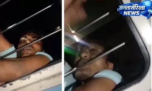 ट्रेन में चोरी की कोशिश, 7 किमी तक लटका रहा युवक ट्रेन में चोरी की कोशिश, 7 किमी तक लटका रहा युवक
