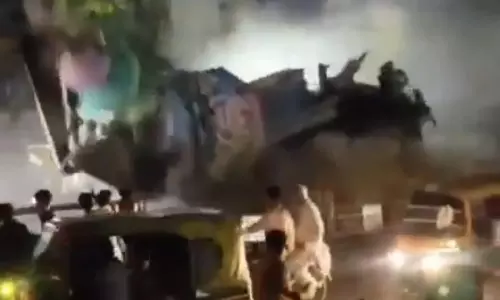 Chandauli में दर्दनाक हादसा गुंबद ढहने से मजदूर की मौत, लापरवाही की जांच Chandauli में दर्दनाक हादसा गुंबद ढहने से मजदूर की मौत, लापरवाही की जांच