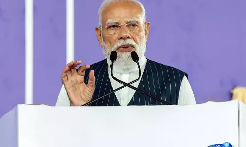 भारतीय पर्यटकों की नाव पलटने से मची चीख-पुकार, PM मोदी ने हादसे पर जताया शोक भारतीय पर्यटकों की नाव पलटने से मची चीख-पुकार, PM मोदी ने हादसे पर जताया शोक