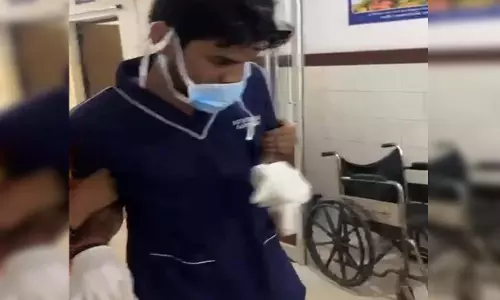 बलौदाबाजार जिला अस्पताल में शराब के नशे में कर्मचारी का वीडियो वायरल बलौदाबाजार जिला अस्पताल में शराब के नशे में कर्मचारी का वीडियो वायरल