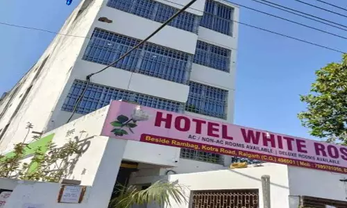 व्हाइट रोज होटल संचालक को पुलिस ने किया गिरफ्तार, क़ानूनी कार्रवाई में किया था हस्तक्षेप व्हाइट रोज होटल संचालक को पुलिस ने किया गिरफ्तार, क़ानूनी कार्रवाई में किया था हस्तक्षेप
