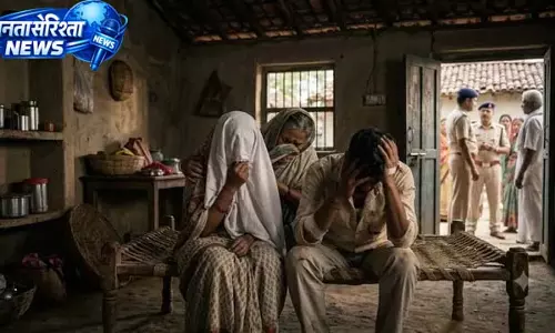 महिला को गोबर-नाली का पानी पिलाया, अर्धनग्न कर सड़क पर घसीटा महिला को गोबर-नाली का पानी पिलाया, अर्धनग्न कर सड़क पर घसीटा