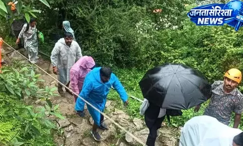 यमुनोत्री यात्रा में संकट, भूस्खलन से रुका रास्ता