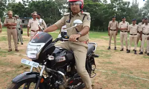 बलरामपुर पुलिस को मिली नई ताकत, एक बस और 18 मोटरसाइकिलें सेवा में शामिल बलरामपुर पुलिस को मिली नई ताकत, एक बस और 18 मोटरसाइकिलें सेवा में शामिल