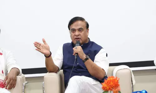 Assam CM हिमंत बिस्वा सरमा ने भूपेन हजारिका समन्नय तीर्थ का दौरा किया, श्रद्धांजलि दी Assam CM हिमंत बिस्वा सरमा ने भूपेन हजारिका समन्नय तीर्थ का दौरा किया, श्रद्धांजलि दी
