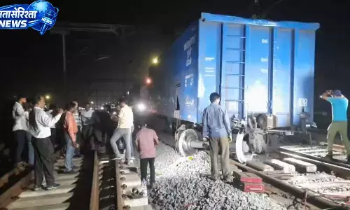 रेलवे स्टेशन के पास मालगाड़ी का वैगन बेपटरी, बड़ा रेल हादसा टला