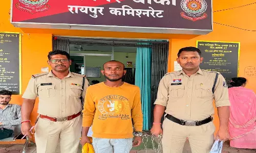 रायपुर में शातिर वाहन चोर गिरफ्तार, 1.20 लाख का मालवाहक ऑटो बरामद रायपुर में शातिर वाहन चोर गिरफ्तार, 1.20 लाख का मालवाहक ऑटो बरामद