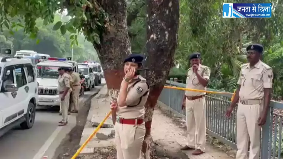 VVIP इलाके में लाश मिलने से फैली सनसनी, जांच में जुटी पुलिस VVIP इलाके में लाश मिलने से फैली सनसनी, जांच में जुटी पुलिस