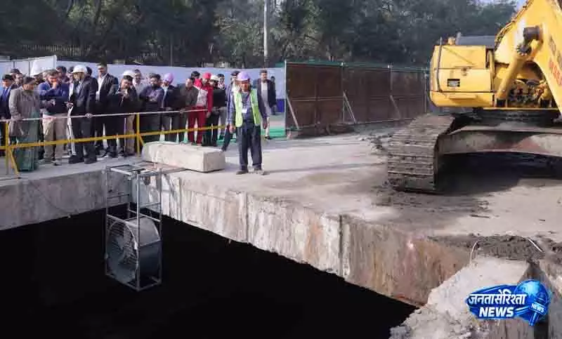 Delhi बरसाती नालों से 57,000 मीट्रिक टन गाद हटाई गई: DDA Delhi बरसाती नालों से 57,000 मीट्रिक टन गाद हटाई गई: DDA